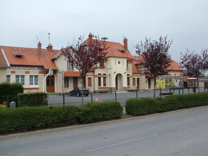 Mairie et école primaire de Juvincourt-et-Damary