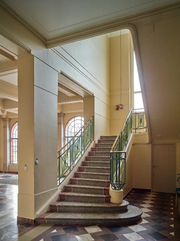 Ancien asile d'aliénés, puis hôpital psychiatrique, puis centre hospitalier spécialisé (CHS), dit établissement public de santé mentale des Flandres