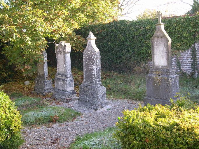 Enclos funéraire de la famille Monnoyer-Debary (ancien cimetière privé)