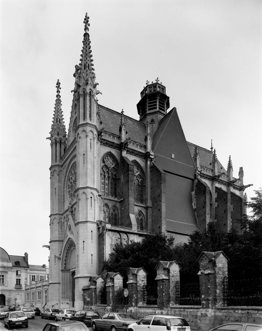 Ancien couvent de Franciscains, dit des Cordeliers, actuellement église paroissiale Saint-Remi et square Pierre-Marie-Saguez