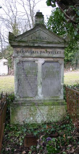 Tombeau (stèle funéraire) de la famille Debeauvais-Parvillez