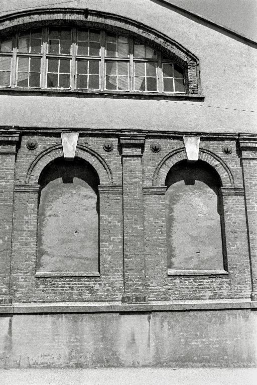 Ancienne robinetterie puis usine de serrurerie Bricard et Gauthier, devenue usine de serrurerie Bricard J. et G., puis Bricard et Cie, puis robinetterie Bricard et Cie, actuellement robinetterie Chuchu-Decayeux