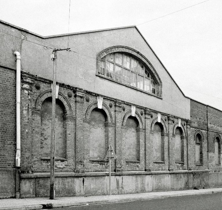 Ancienne robinetterie puis usine de serrurerie Bricard et Gauthier, devenue usine de serrurerie Bricard J. et G., puis Bricard et Cie, puis robinetterie Bricard et Cie, actuellement robinetterie Chuchu-Decayeux