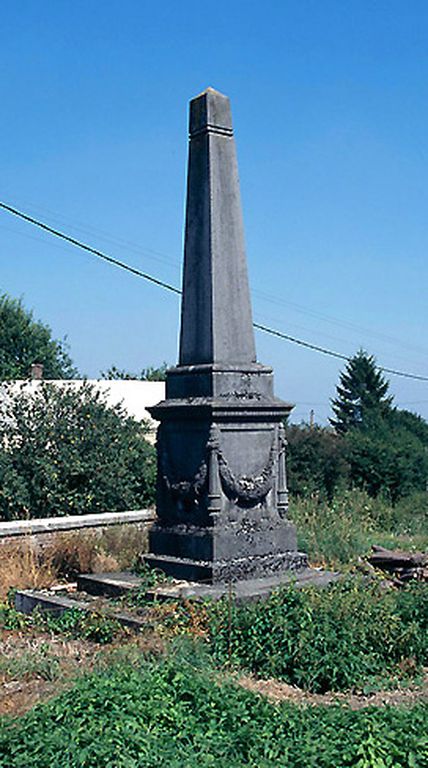 Tombeau (obélisque) de la famille Daret-Desemery