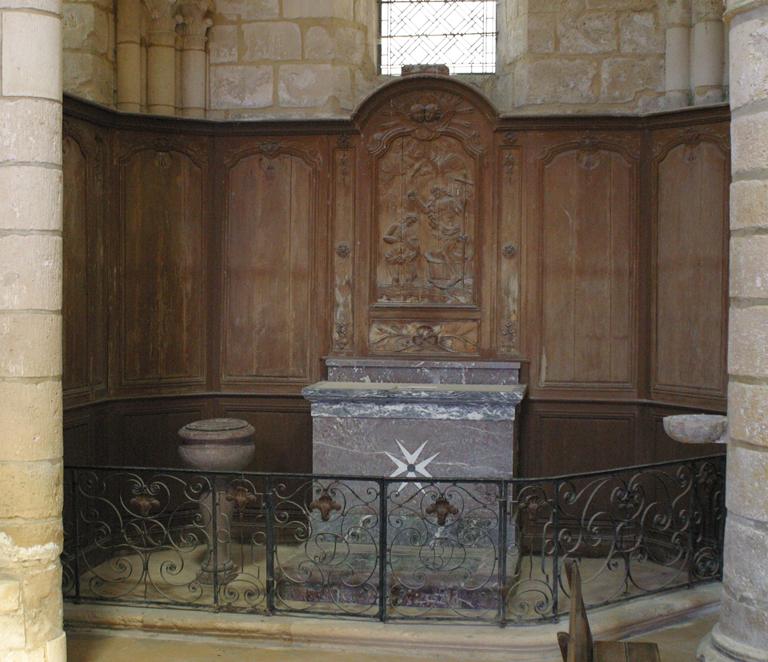Ensemble du mobilier de la chapelle des fonts baptismaux (autel, fonts baptismaux, retable des fonts baptismaux, clôture des fonts baptismaux)