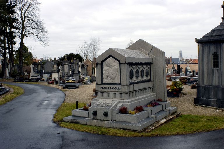 Tombeau (sarcophage) de la famille C. Dian