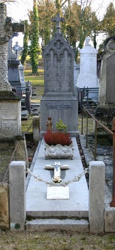 Tombeau (stèle funéraire) Pluquet-Dermy