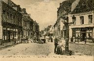La place du jet d'eau faisant la jonction entre la rue d'Orchies et le faubourg d'orchies, carte postale sans date (Médiathèque Saint-Amand-les-Eaux).