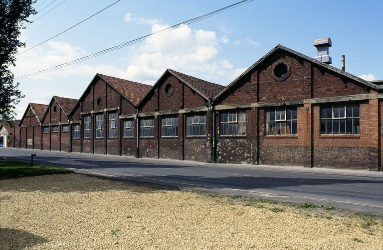 Ancienne usine de céramique Defrance, dite les Carreaux, puis Compagnie Générale de la Céramique du Bâtiment (Cerabati), puis usine de verre creux Saga Décor