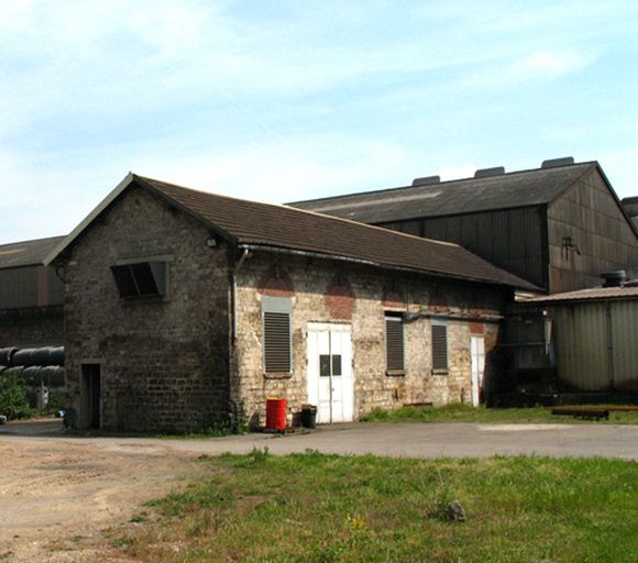 Usine de petite métallurgie (clouterie) Denille, puis tréfilerie Guttin-Landais, puis Forges, Tréfileries et Pointeries de Creil, puis Tréfilunion, puis ACOR