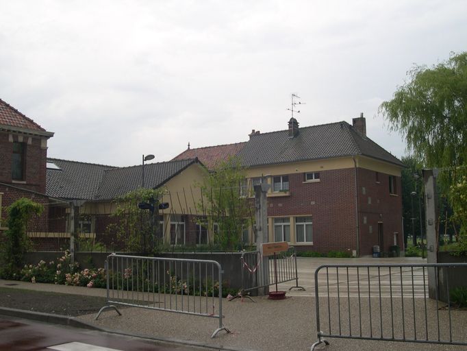 Ancienne mairie et école primaire de garçons, actuelle mairie de Salouël