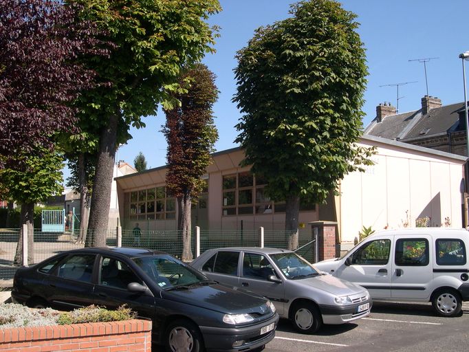 Ancienne maison de campagne du Collège d'Amiens, actuelle mairie et école primaire de Rivery