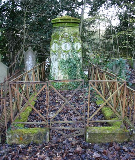 Monument sépulcral de l'architecte François Auguste Cheussey