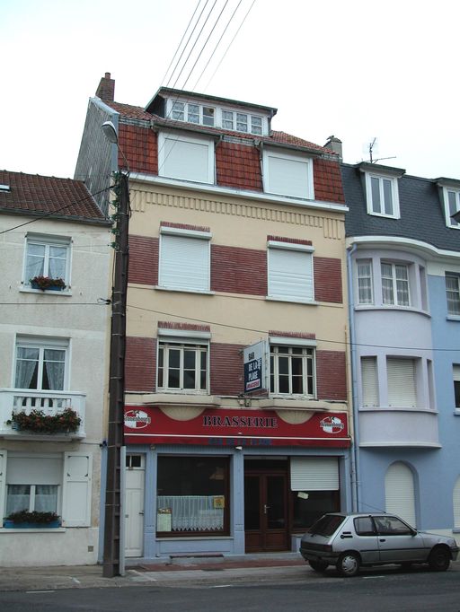 Immeuble avec café, dit Bar de la Plage