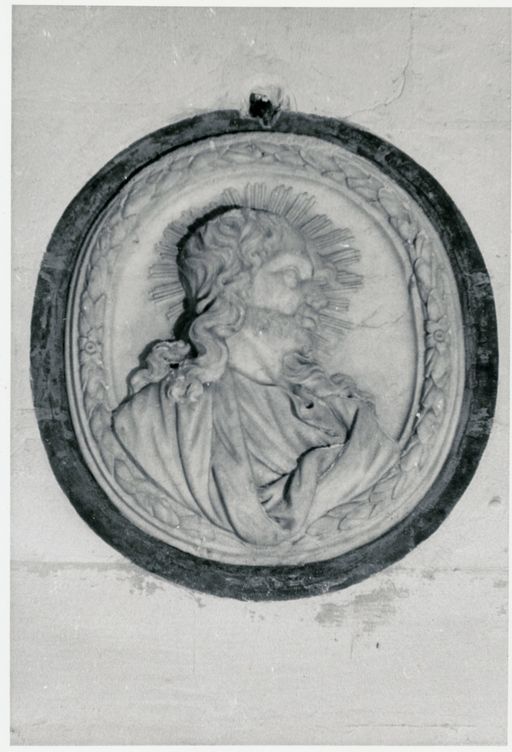 Deux bas-reliefs : La Vierge et le Christ en buste