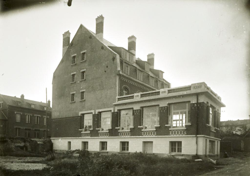 Ancien Hôtel Sheffield, propriété de M. Debras, puis coopérative agricole (vestiges)