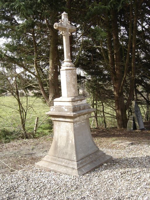 Chapelle et ancien cimetière Saint-Corneille du Hamelet à Favières