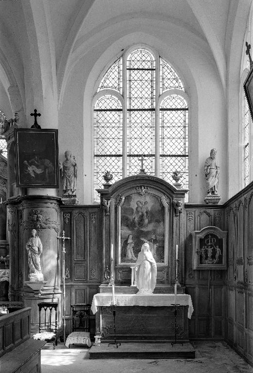 Ensemble de l'ameublement des deux chapelles latérales, dites de Saint-Sébastien et du Rosaire (lambris de demi-revêtement, degrés d'autel, autels, gradins d'autel, retables)
