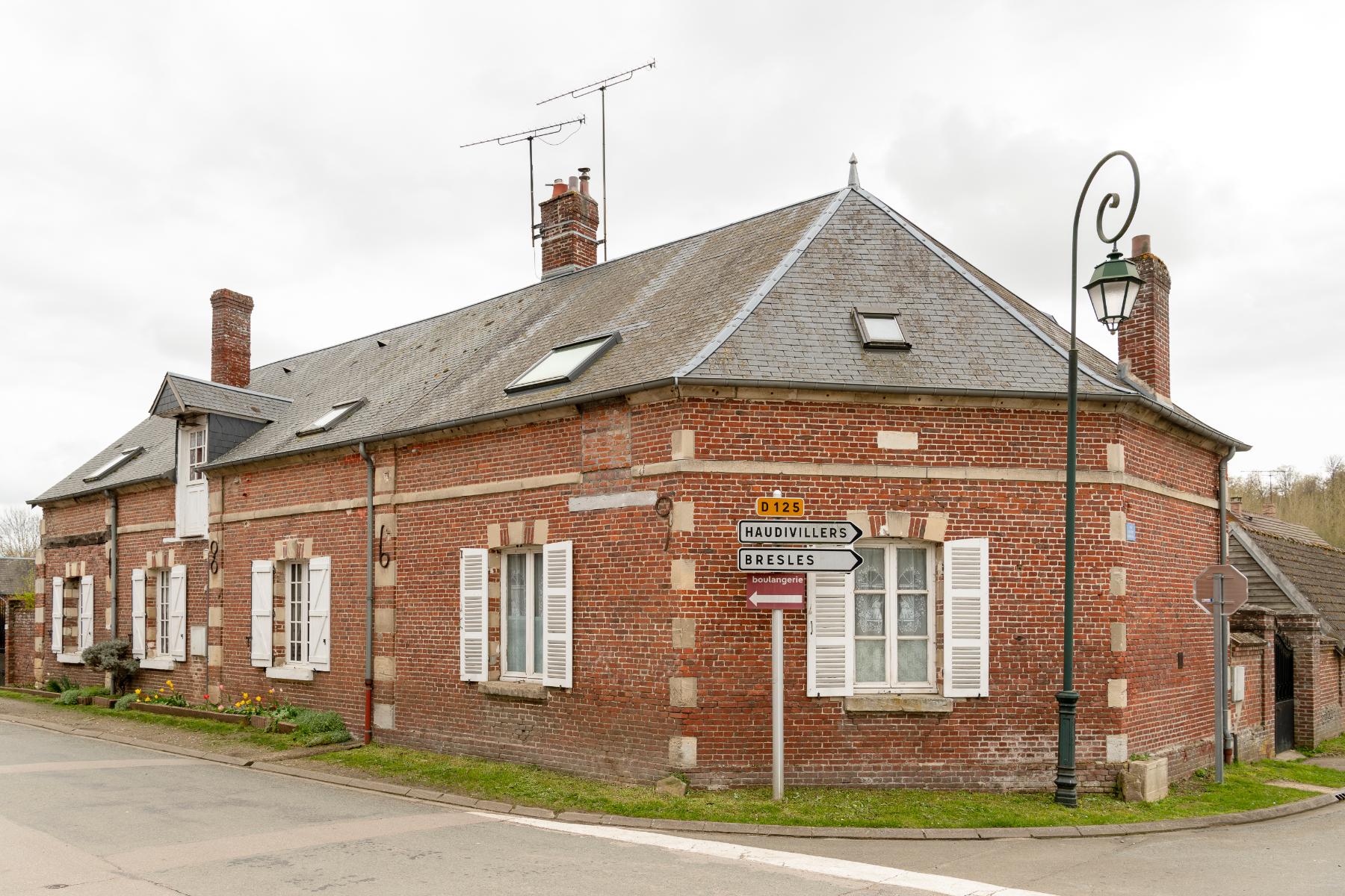 L'habitat du village de Montreuil-sur-Brêche