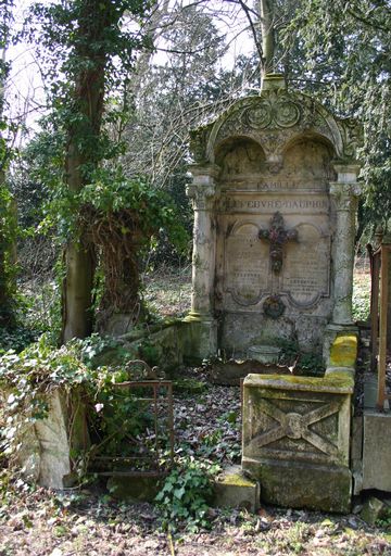 Tombeau (niche) [de l'entrepreneur Edouard Narcisse Lefebvre] famille Lefebvre-Dauphin