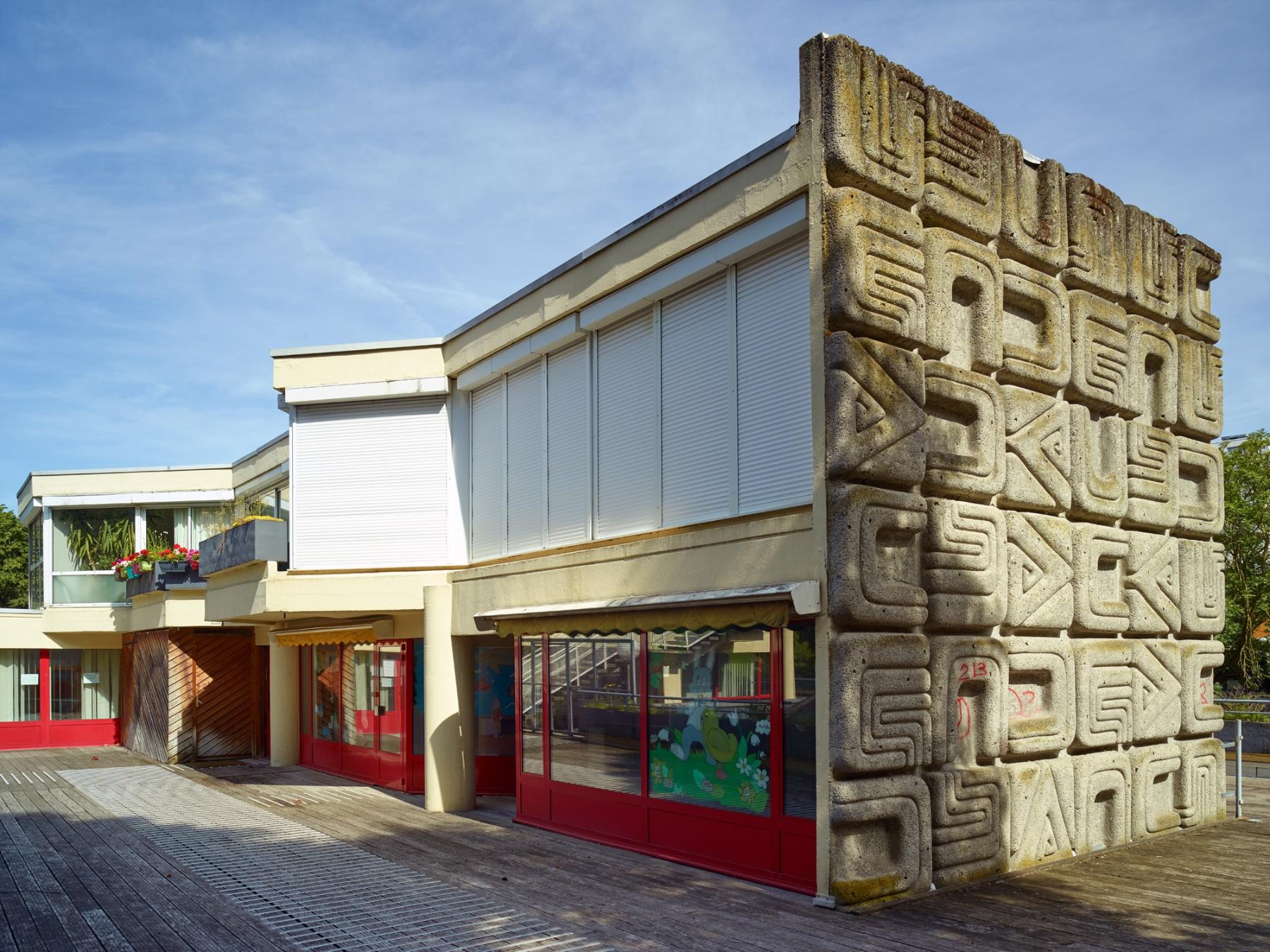 Un exemple d'équipement intégré : la maternelle et centre de la petite enfance Maxence-Van-der-Meersch (quartier l'Hôtel-de-Ville).