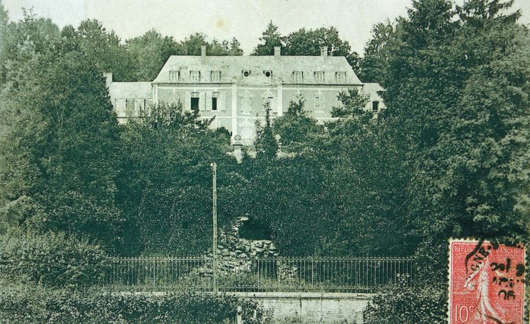 Vue d'ensemble de l'ancien château de Ville-le-Marclet, avant 1912 (coll. part.).