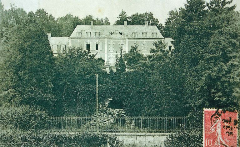 Château de Ville-le-Marclet, ancienne demeure de Robert Saint