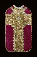 Chasuble et manipule d'un ornement rouge