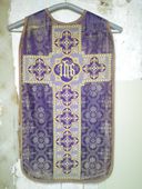 Ensemble : chasuble, étole, manipule, voile de calice, bourse de corporal (ornement violet, No 4)