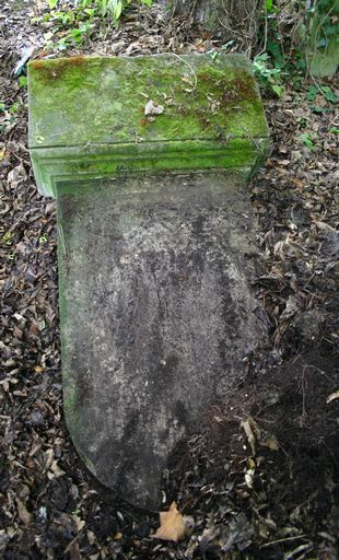 Tombeau (stèle funéraire) de Louis-Emile-Hyacinthe Marotte (vestiges)