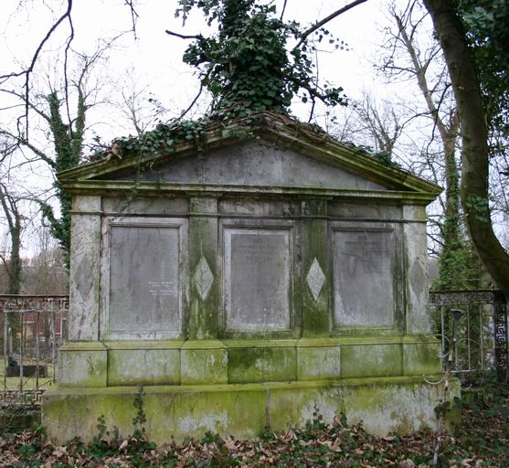 Tombeau (stèle funéraire) de la famille Dubois-Vaude