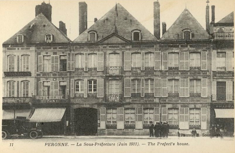 Ancien hôtel d'Angleterre, devenu sous-préfecture de Péronne, puis garage Renault