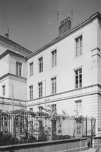 Pensionnat, puis Collège Angellier, actuellement conservatoire dit Maison de la musique et de la danse