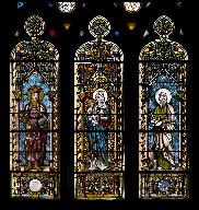 Verrière à personnages : saint Ferdinand, la Vierge et saint Jean l’Évangéliste (baie 7)