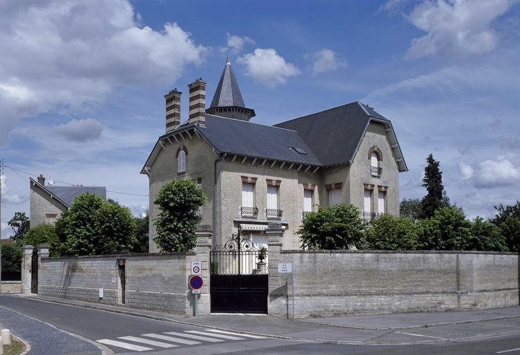 Vue générale de la maison du directeur.