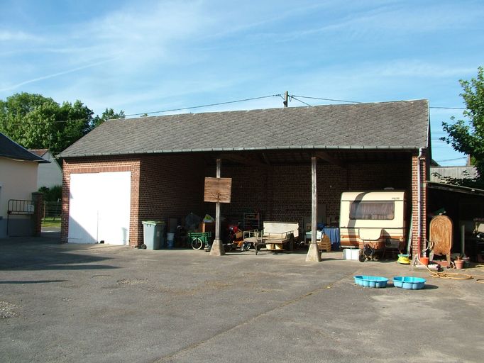 Ancienne mairie et école de Vauchelles-lès-Domart, actuellement mairie et logement