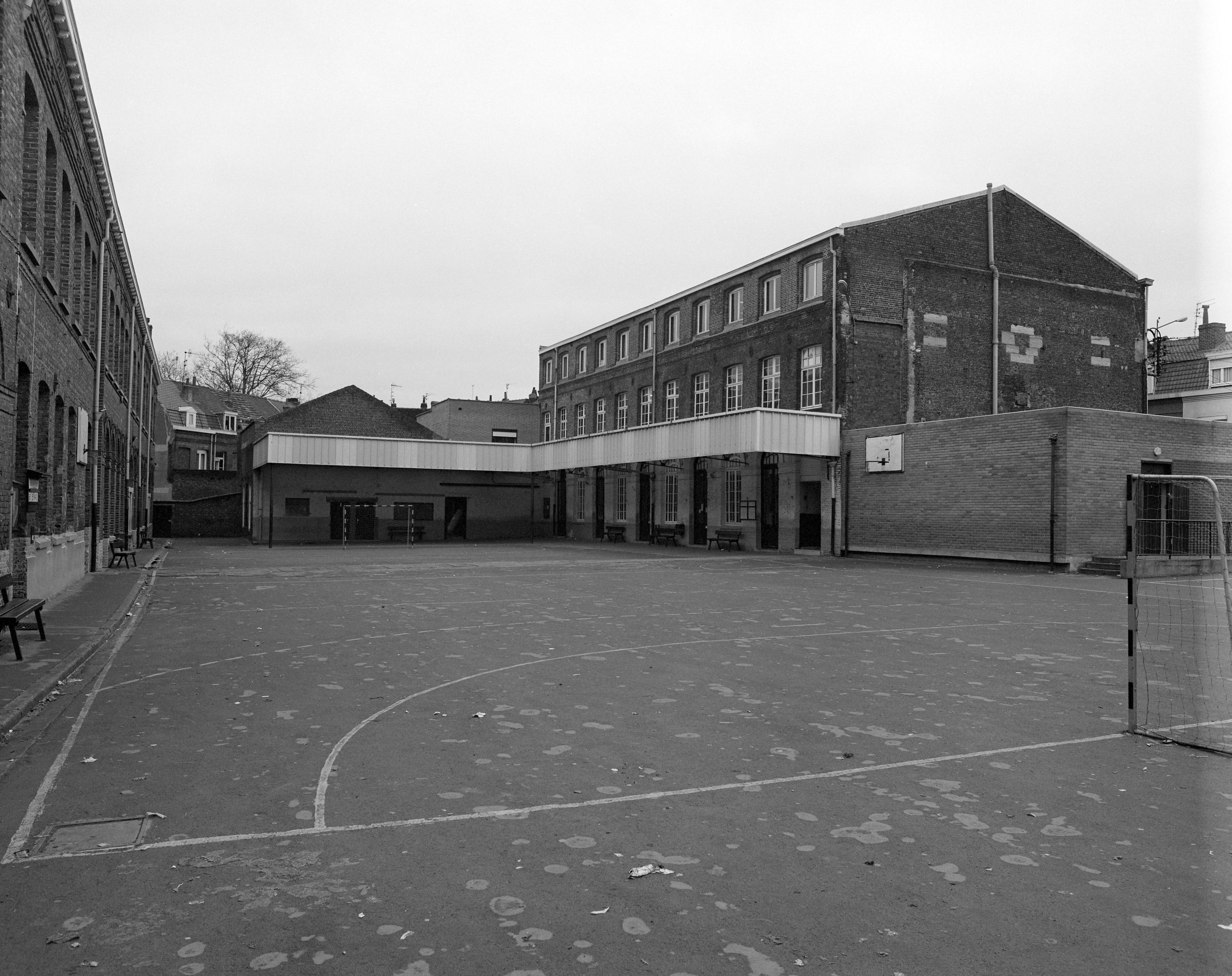 Tissage (de toile de lin) Mahieu-Delangre, puis école Sainte-Anne, actuellement école Saint-Charles