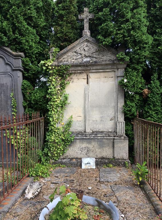 Tombeau (stèle funéraire) Pinchon-Follet et du dessinateur Joseph Porphyre Pinchon