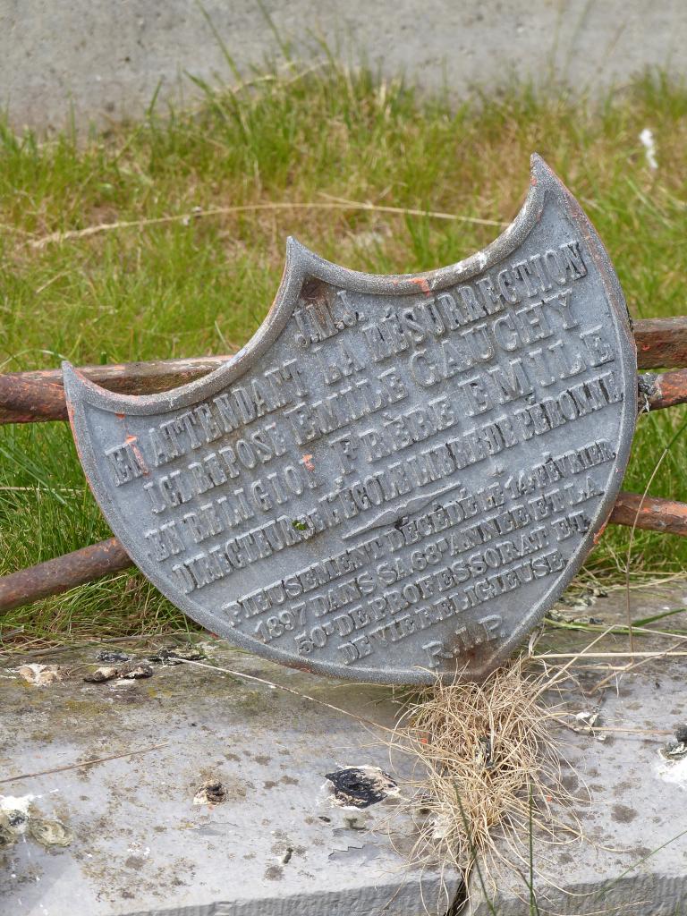 Enclos funéraire des Frères des Ecoles chrétiennes (vestiges)