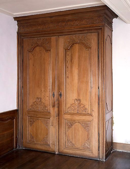 Armoire haute, de style rocaille