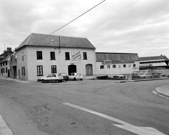 Moulin, usine de petit matériel électrique Blot, usine de construction métallique Matifas, puis usine de serrurerie Debout, usine de serrurerie Sogex, puis usine de matériel d'équipement industriel Picardy Fournil