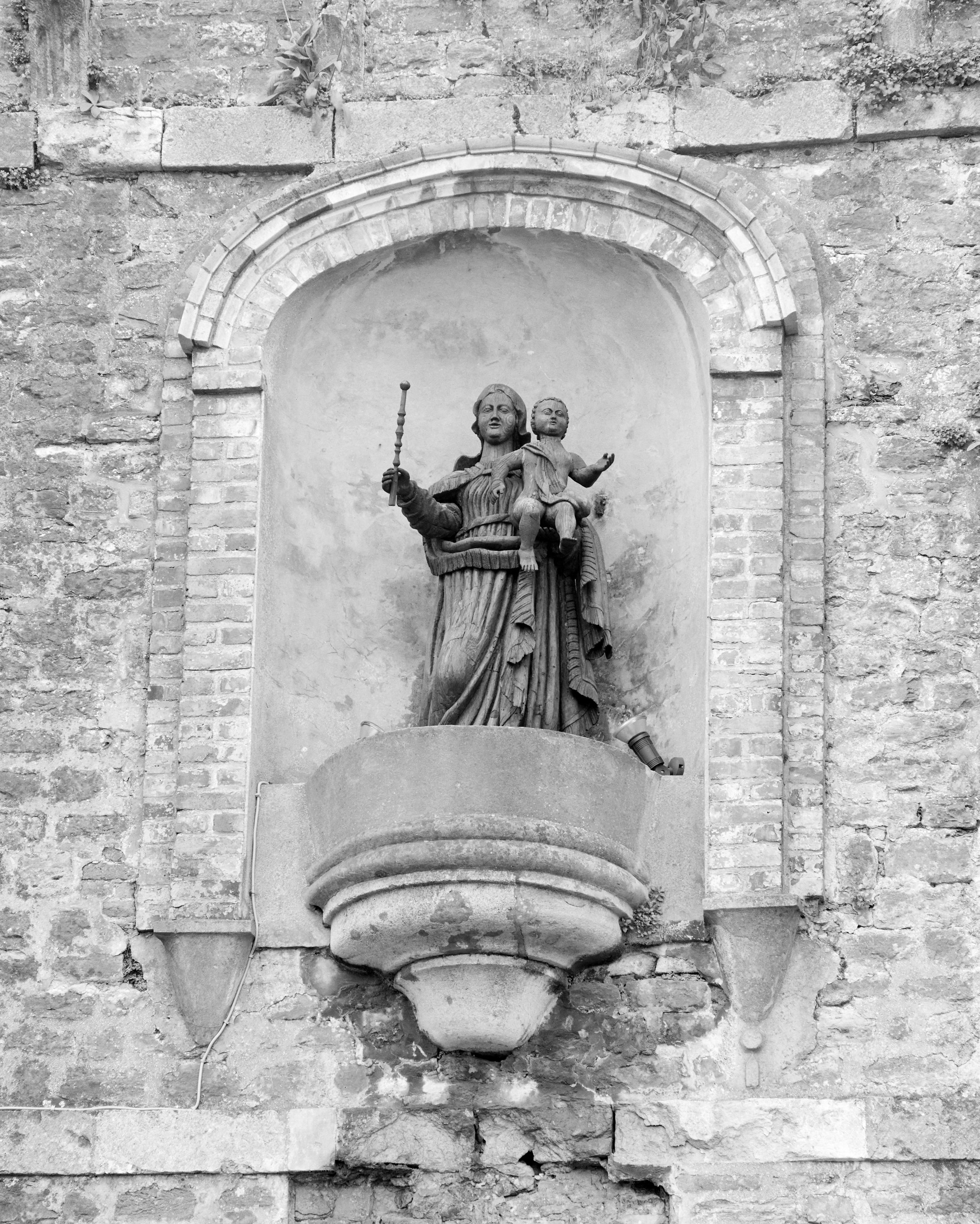 Statue (petite nature) : Vierge à l'Enfant