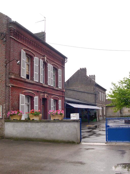 Ancienne école primaire de garçons de Saleux-Salouël, puis groupe scolaire et mairie de Saleux