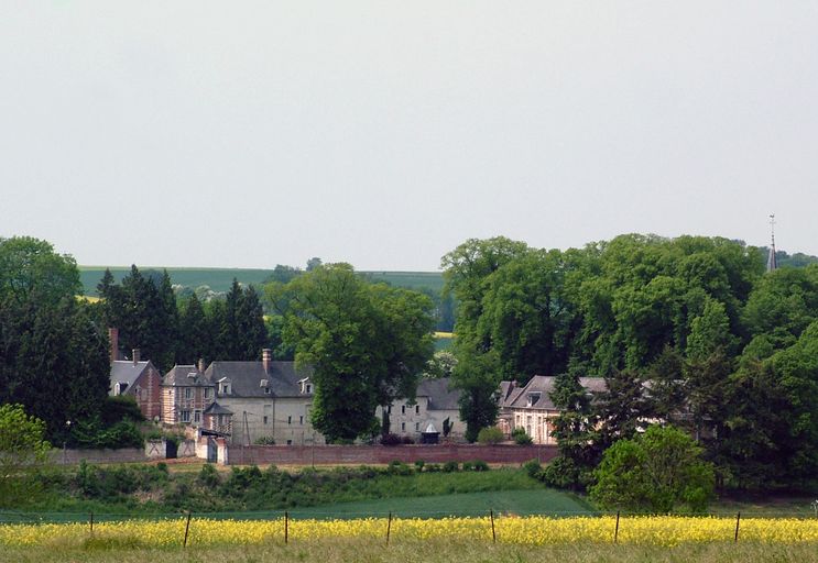 Communs, dépendances et ferme du château