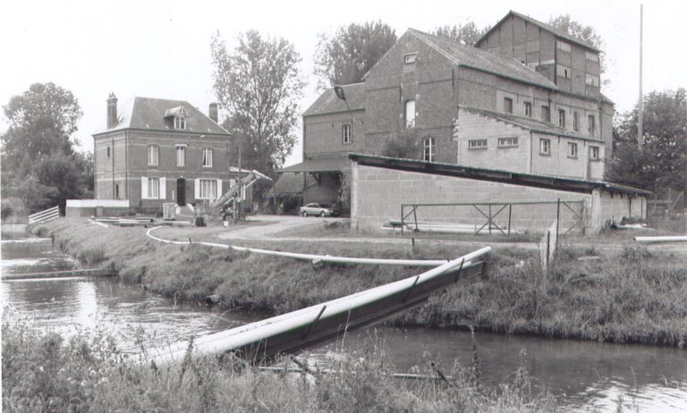 Ancien moulin à farine, dit Moulin de Milly, puis minoterie Lecoeur, puis Topin, devenue installation aquicole