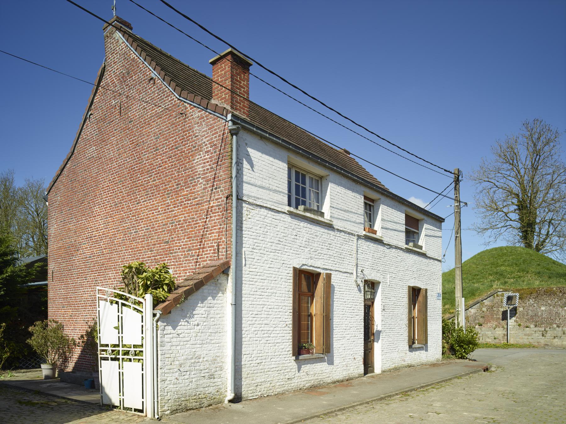 Ferme sur cour