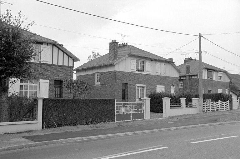 Ancien tissage Laflèche Frères S.A., devenu faïencerie Motton, puis usine de meubles Matifas, puis Sté d'Equipement Hospitalier de Picardie