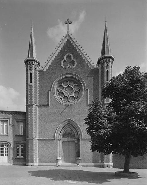 Ancienne maison de la congrégation de la Sainte-Famille (établissement scolaire de la Sainte-Famille)