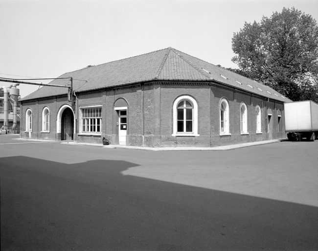 Anciens moulins, puis scierie, devenue filature et tissage de jute Saint Frères à Berteaucourt-les-Dames, dit d'Harondel, puis usine de meubles Sièges de France