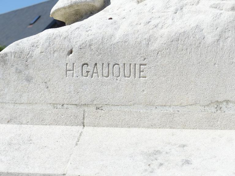 Monument aux morts de la 58e division britannique à Chipilly (soldat britannique et son cheval blessé)